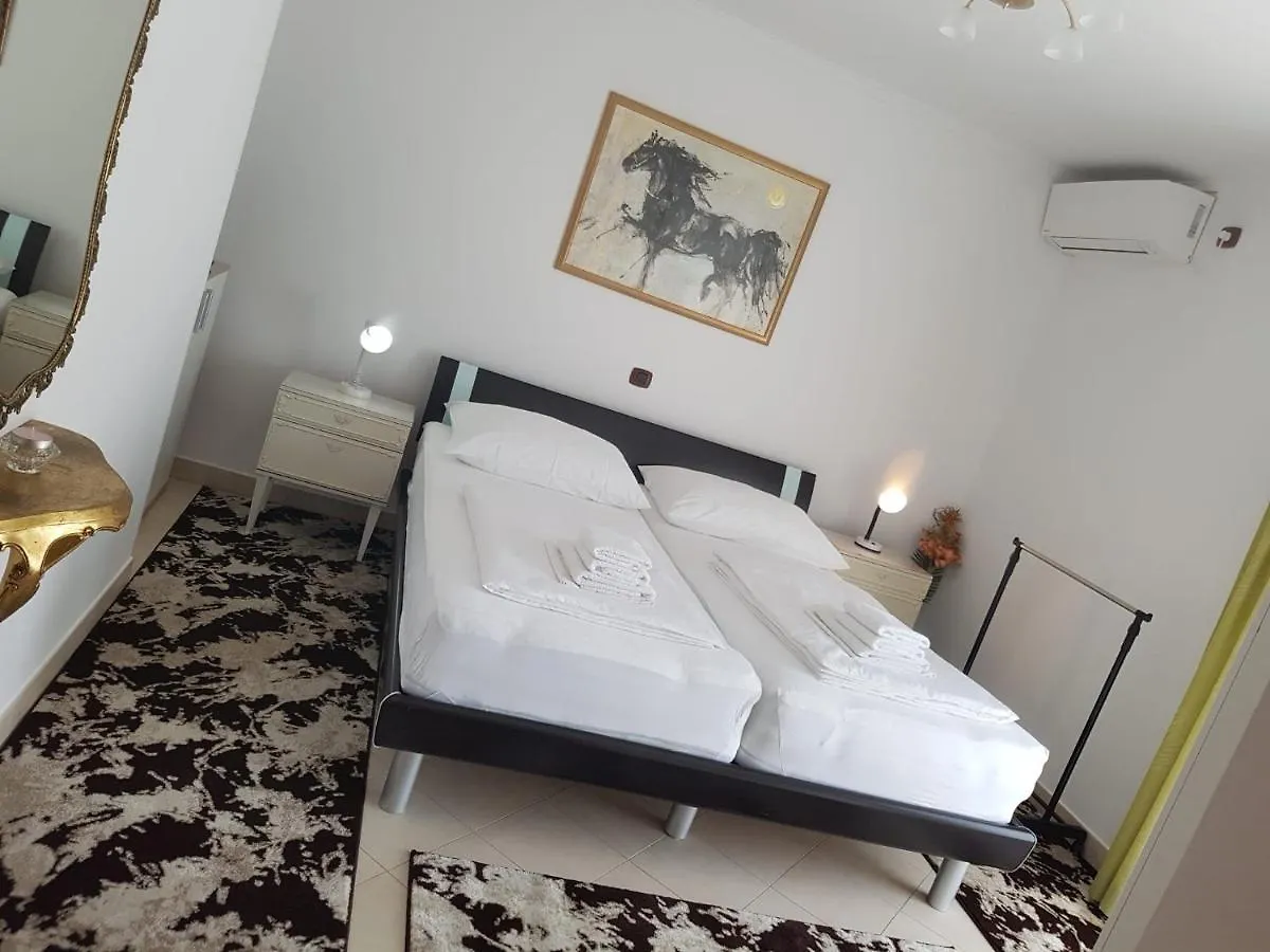 Apartment Mit Balkon Porec