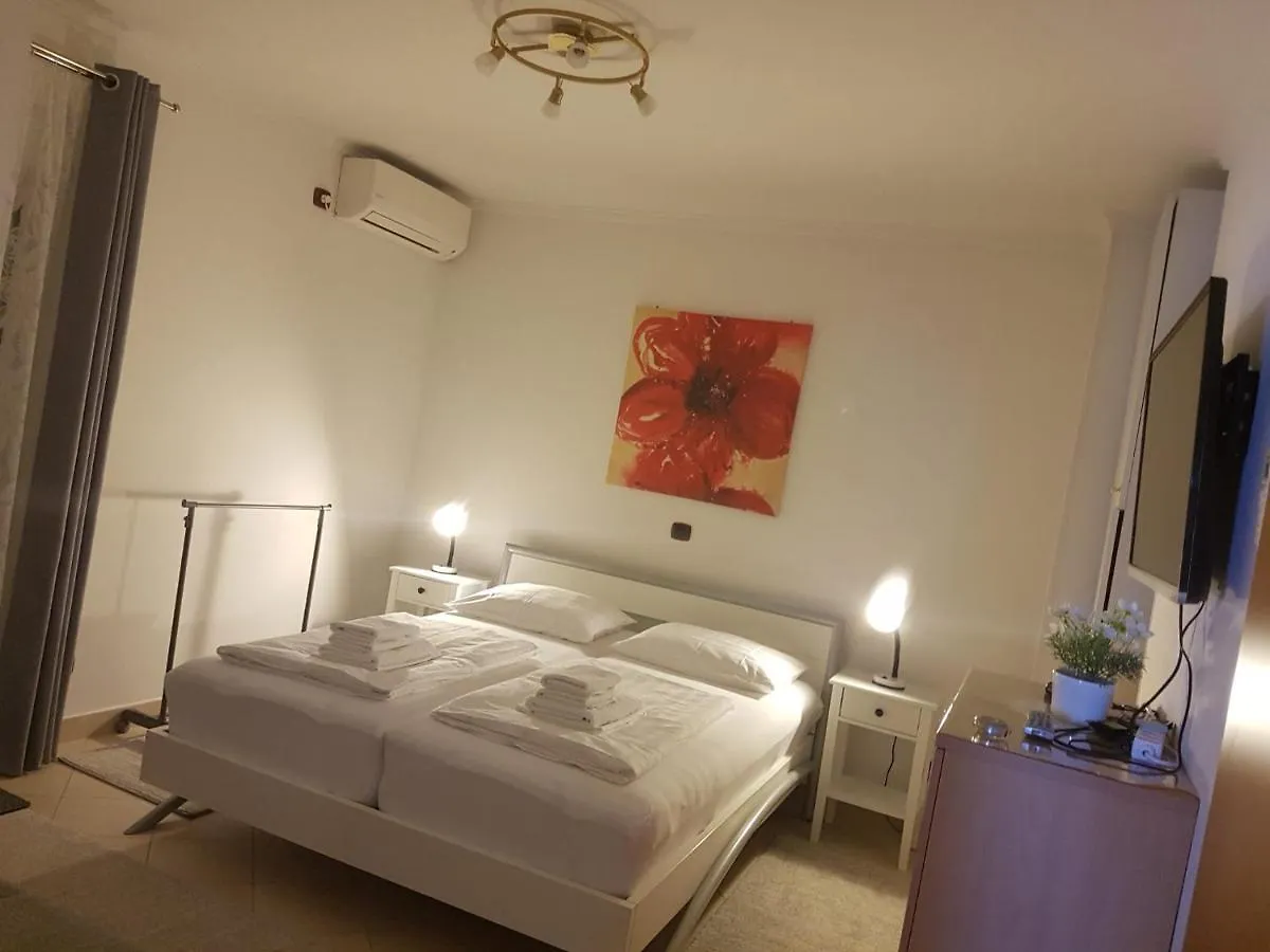 Apartment Mit Balkon Porec